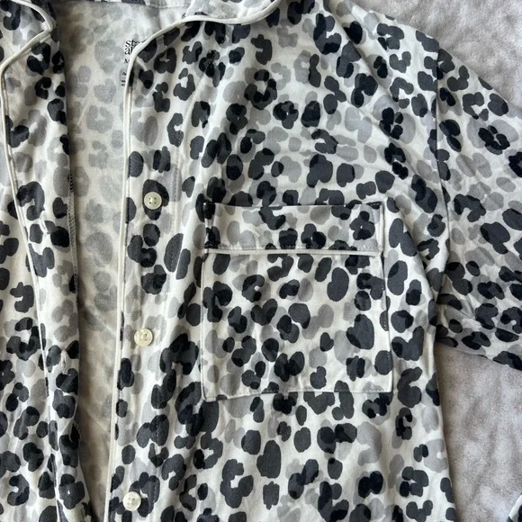 Women’s Stars Above Gray Leopard Print Night Gown - Picture 3 of 5